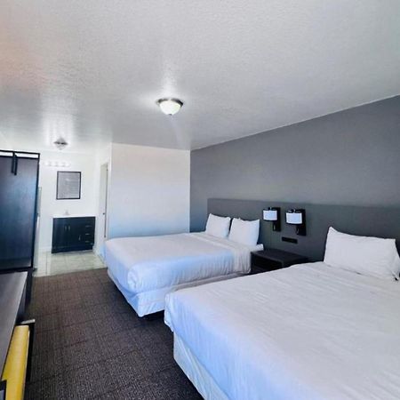 Oyo Garden Inn And Suites Pearsall I-35 East Exterior photo