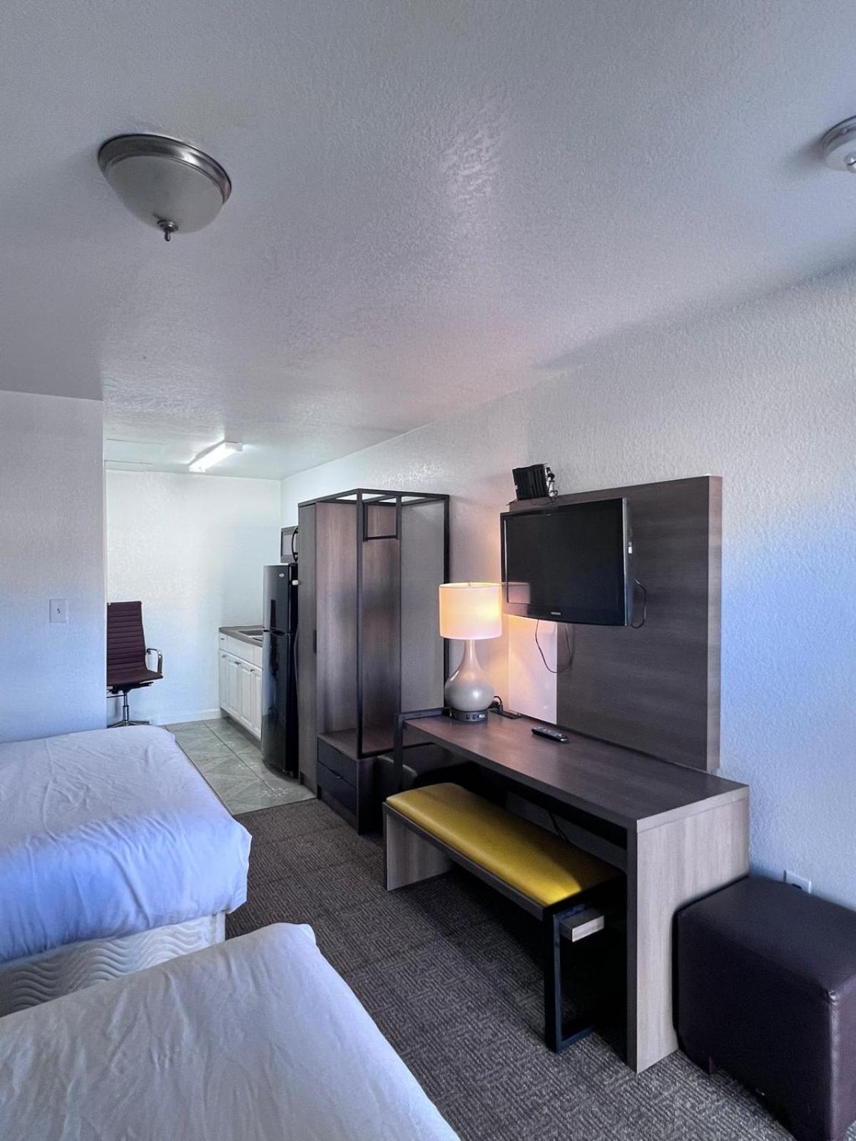 Oyo Garden Inn And Suites Pearsall I-35 East Exterior photo
